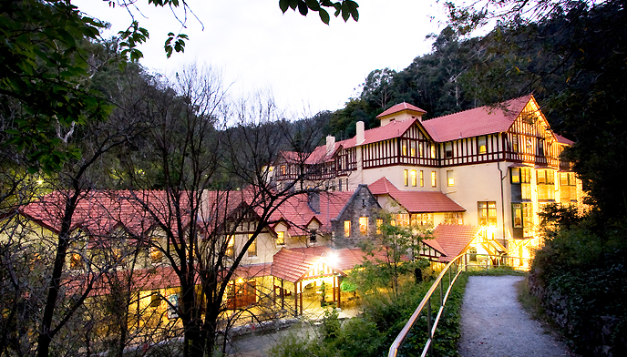 Jenolan Caves Overnight Escape with Breakfast and Plughole Tour at the Award-Winning Jenolan Caves House